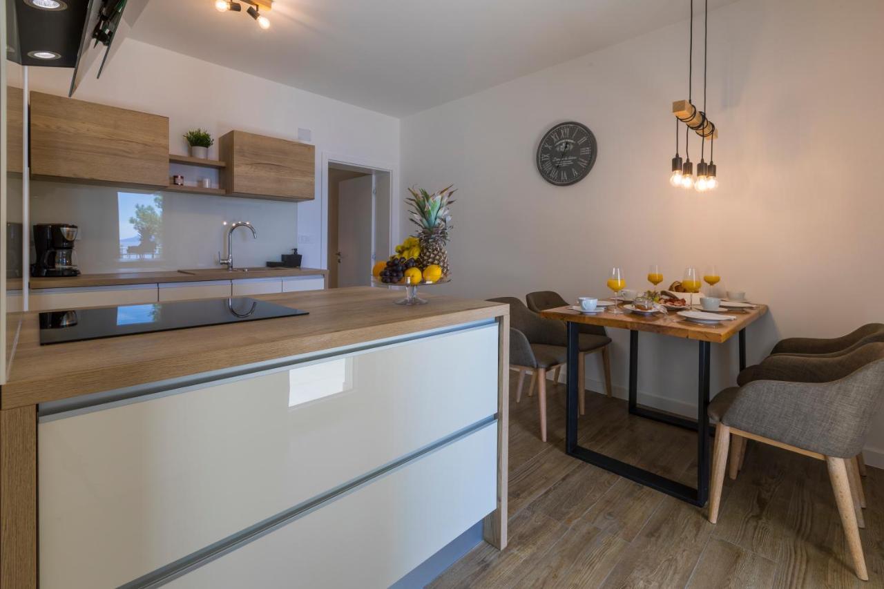 Palace Paulina Apartments Novi Vinodolski Kültér fotó