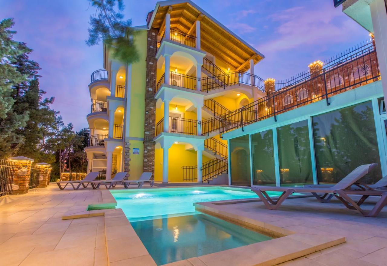 Palace Paulina Apartments Novi Vinodolski Kültér fotó