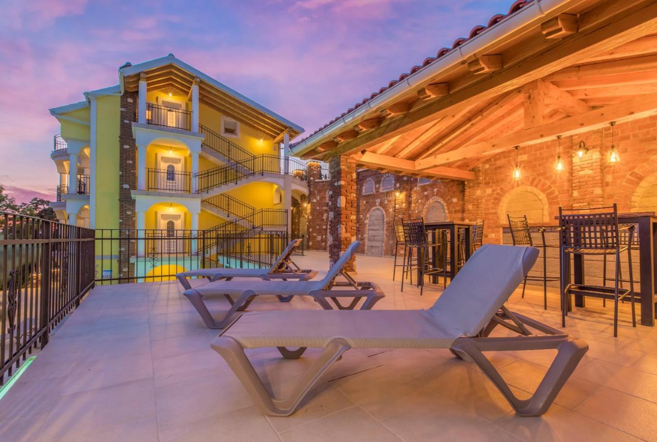 Palace Paulina Apartments Novi Vinodolski Kültér fotó