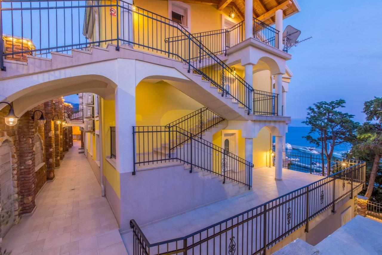 Palace Paulina Apartments Novi Vinodolski Kültér fotó